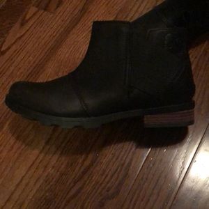 Sorel emelie Chelsea women’s size 8.5 ankle boot
